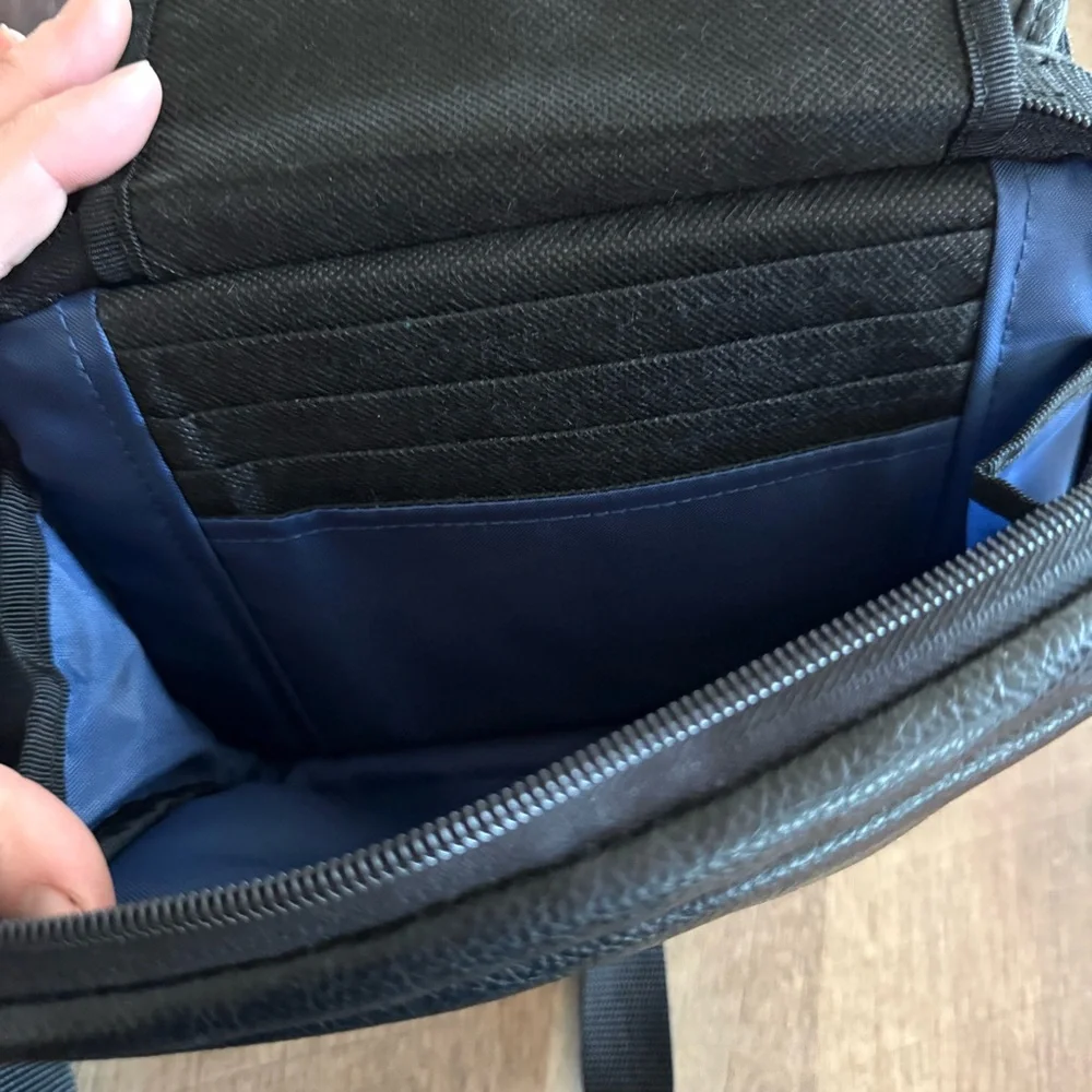 Black Case Logic Camera Bag Faux leather padded bag